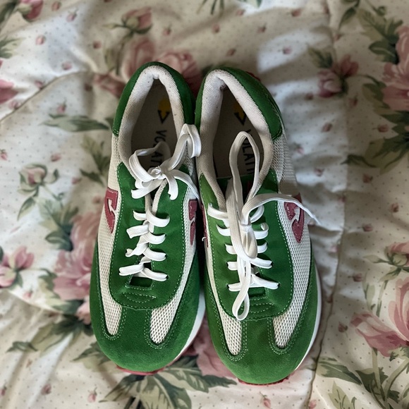 Super cool Volatile green/pink platform sneakers! In a women’s size 10 :)) - Picture 3 of 7